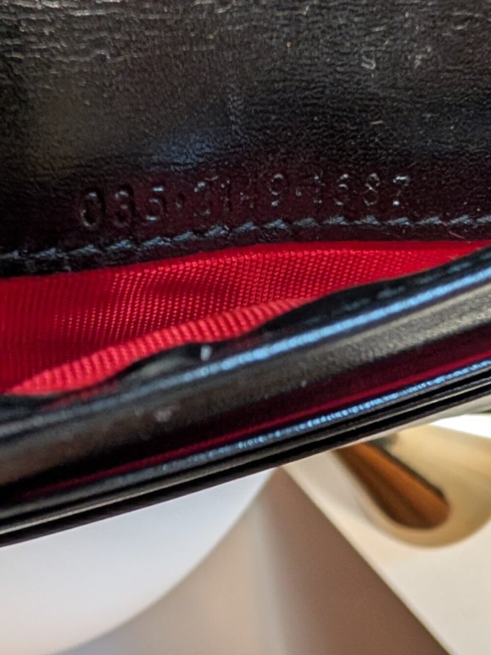 Gucci Vintage Black Calfskin Leather Compact Kiss lock Wallet - EUC! - Picture 10 of 12